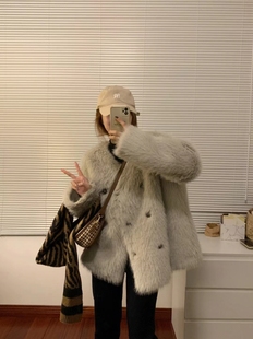 环保皮草皮毛一体秋冬2025新款仿狐狸毛外套短款V领毛绒加厚保暖