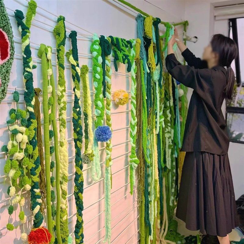 幼儿园编织区环创毛线手工diy角域材料投放美工区教室走廊装吊饰