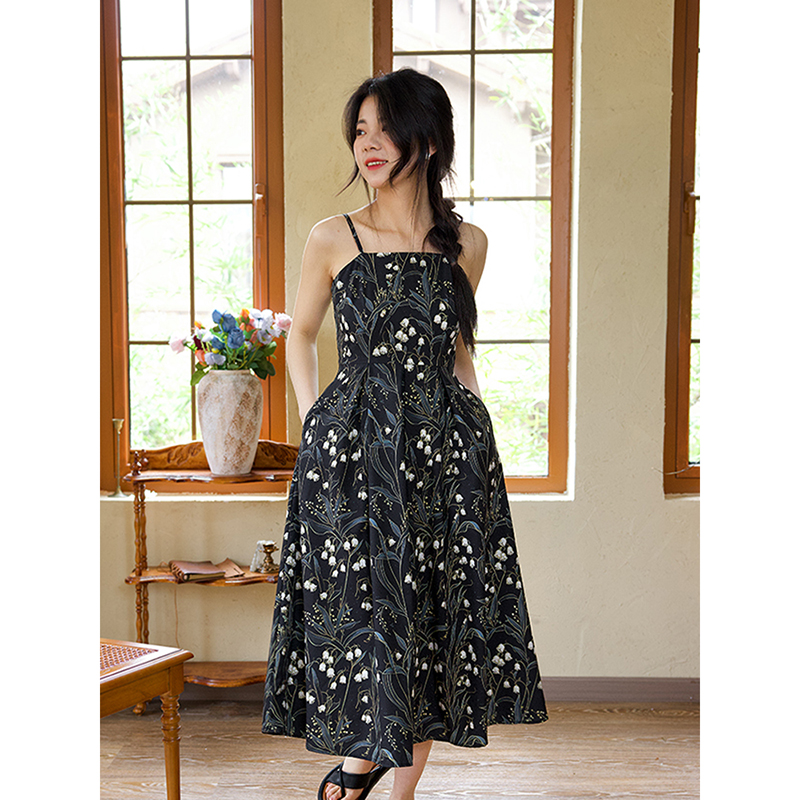 小众设计《铃兰弥夜》口袋吊带裙