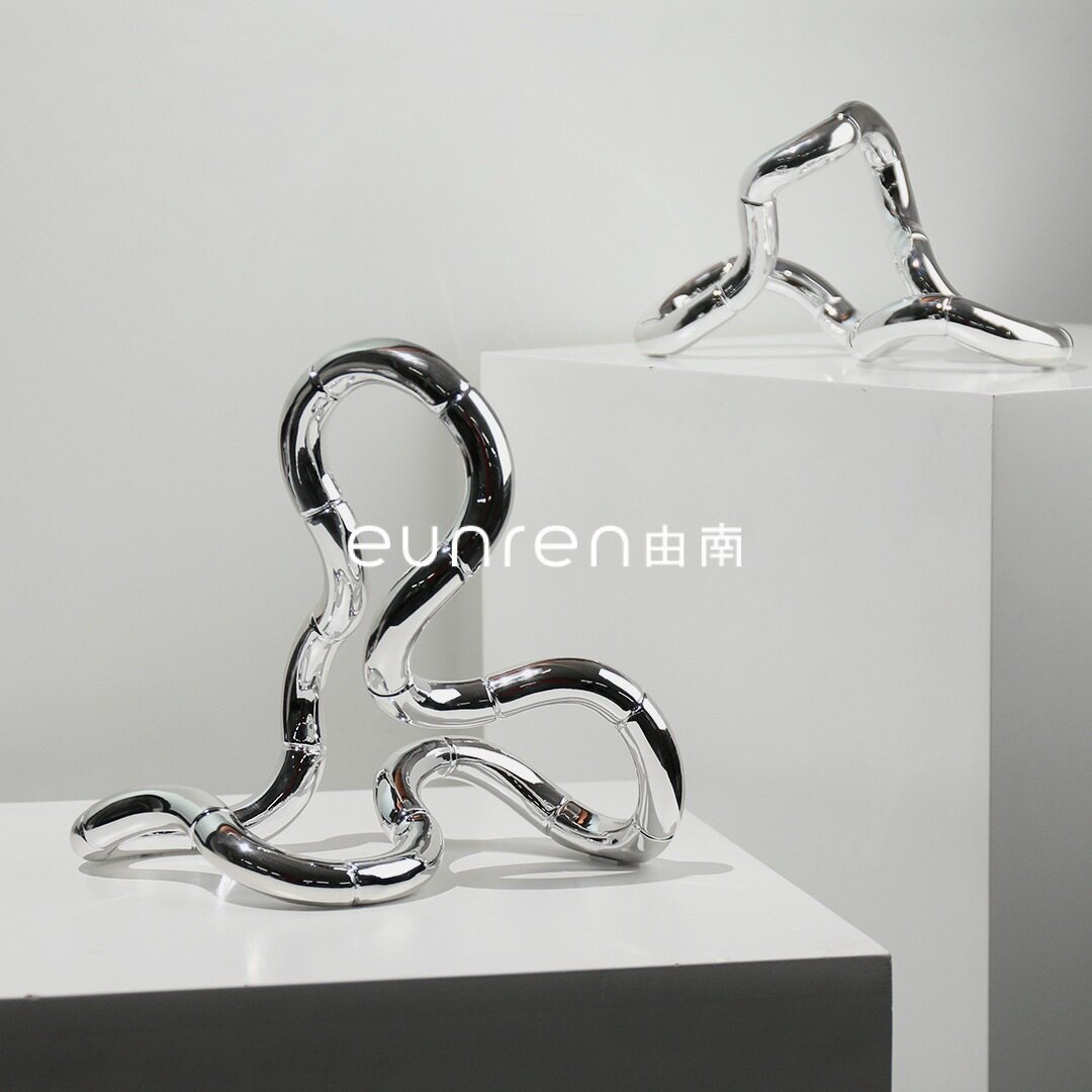简约现代艺术树脂抽象扭环形摆件样板房间客厅茶几书桌面软装饰品