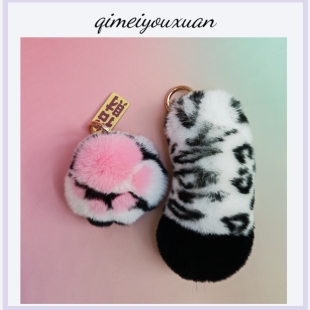 可爱雪豹纹尾巴书包包挂件小玩偶真獭兔毛绒爪子挂饰车钥匙扣挂件