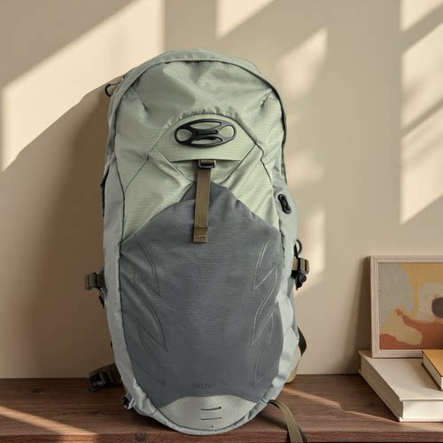 爪22升多功能登山包双肩背便携轻便户外运动防水双肩背包