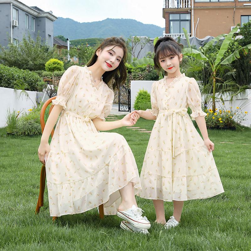 高级感亲子母女装连衣裙2025新款夏季超火女童巨好看夏天碎花裙子