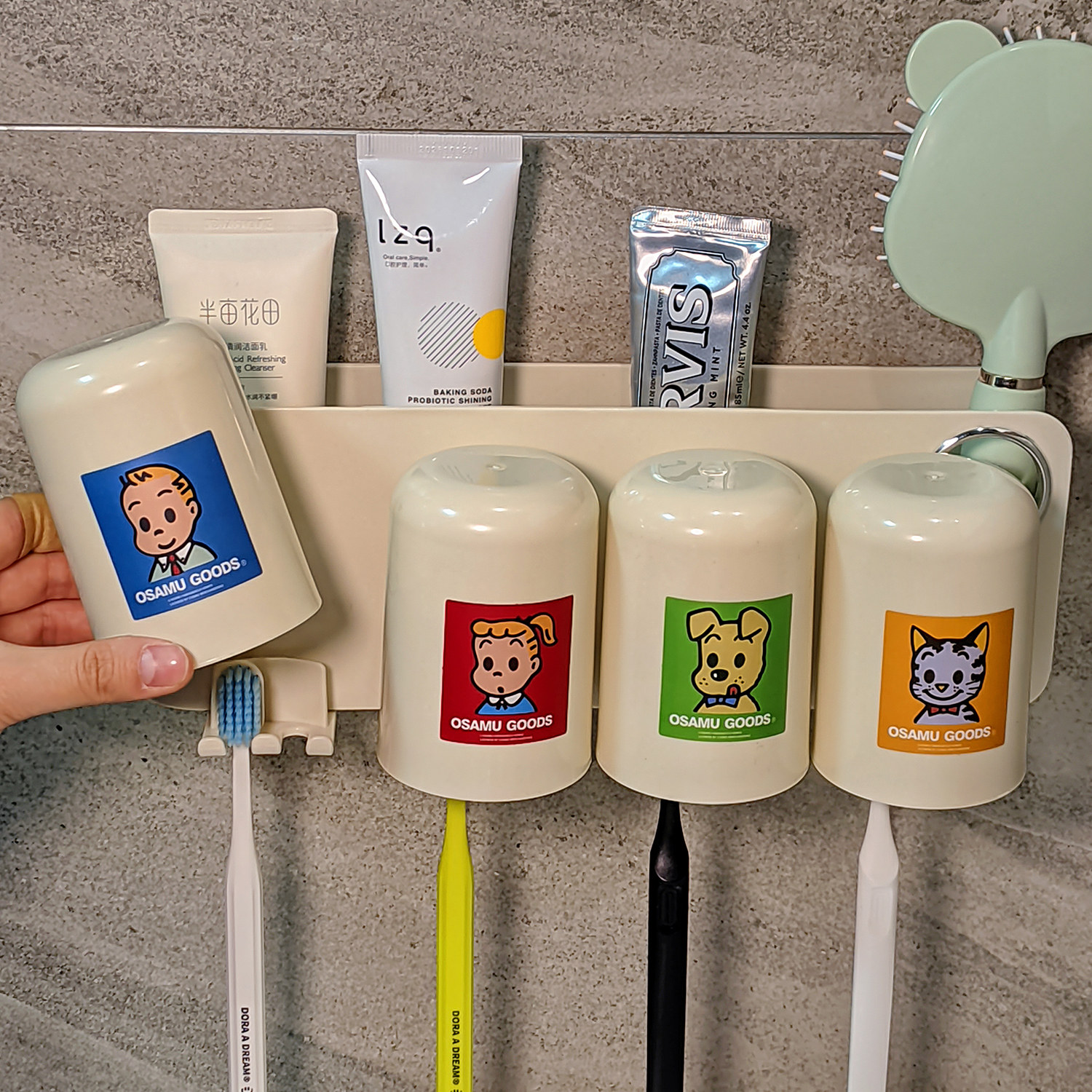 A6L可爱漱口杯牙刷置物架牙杯架了壁挂式刷牙电动一家四口免打孔