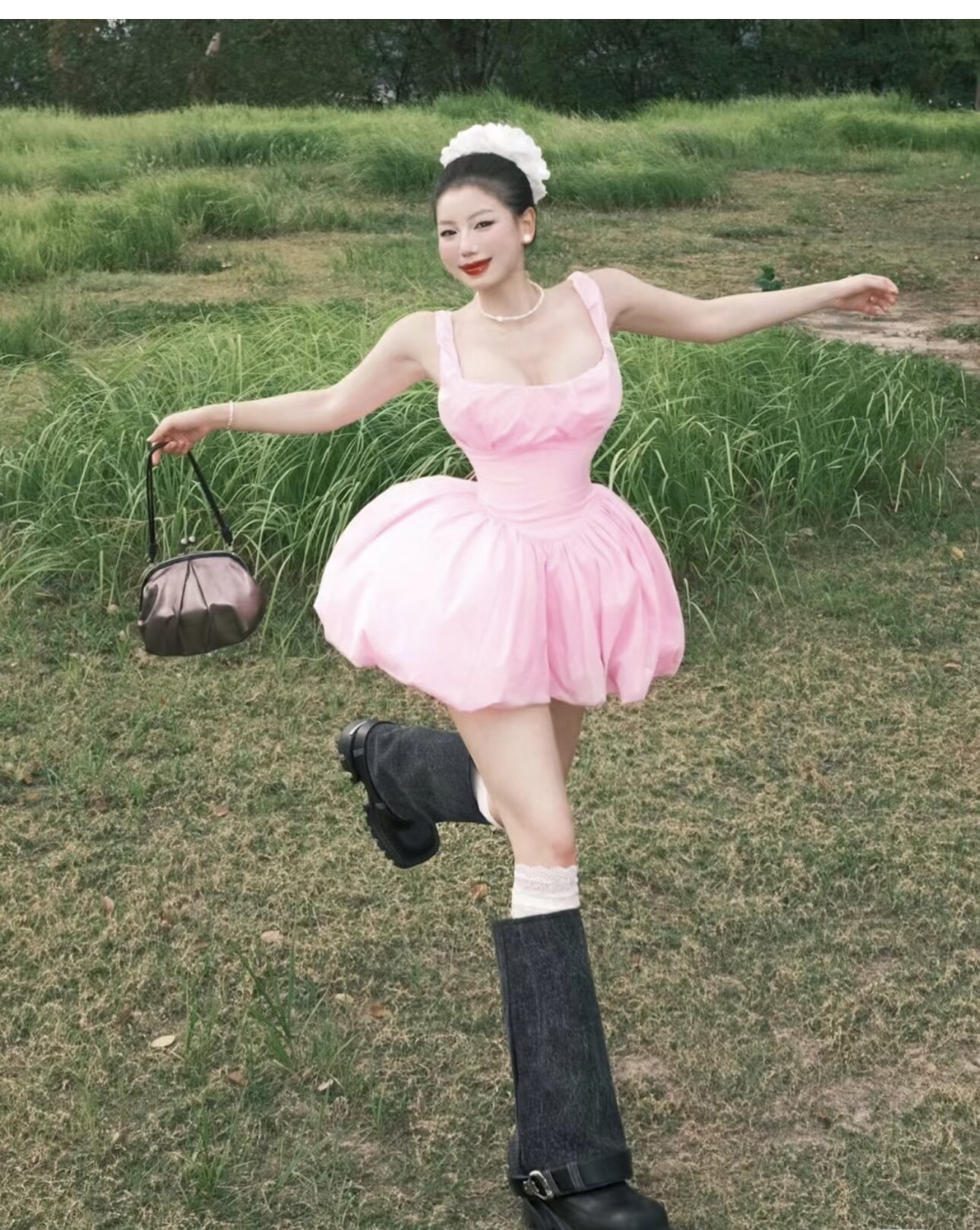 莫希MXON 甜美棉花糖 芭比粉鱼骨清新方领吊带连衣裙下摆花苞短裙