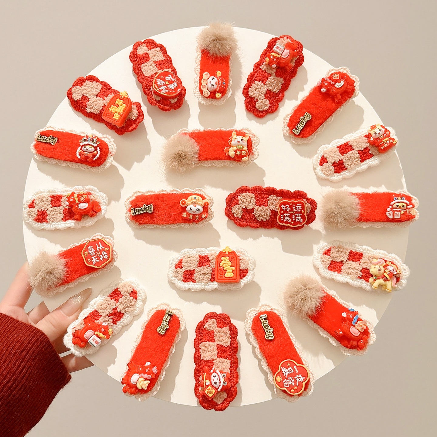 2026新款儿童马年毛绒发夹女童过年红色刘海侧边夹碎发bb夹子发卡