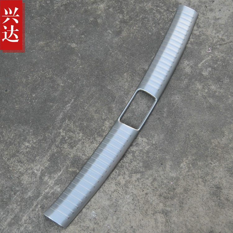 2015款北京现代IlX25专用不锈钢装饰后杠踏板 现代IX25内置后护板