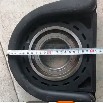 SITRAK C7H传动轴吊架传动轴中间支架AZ9370314R190的中间轴承总