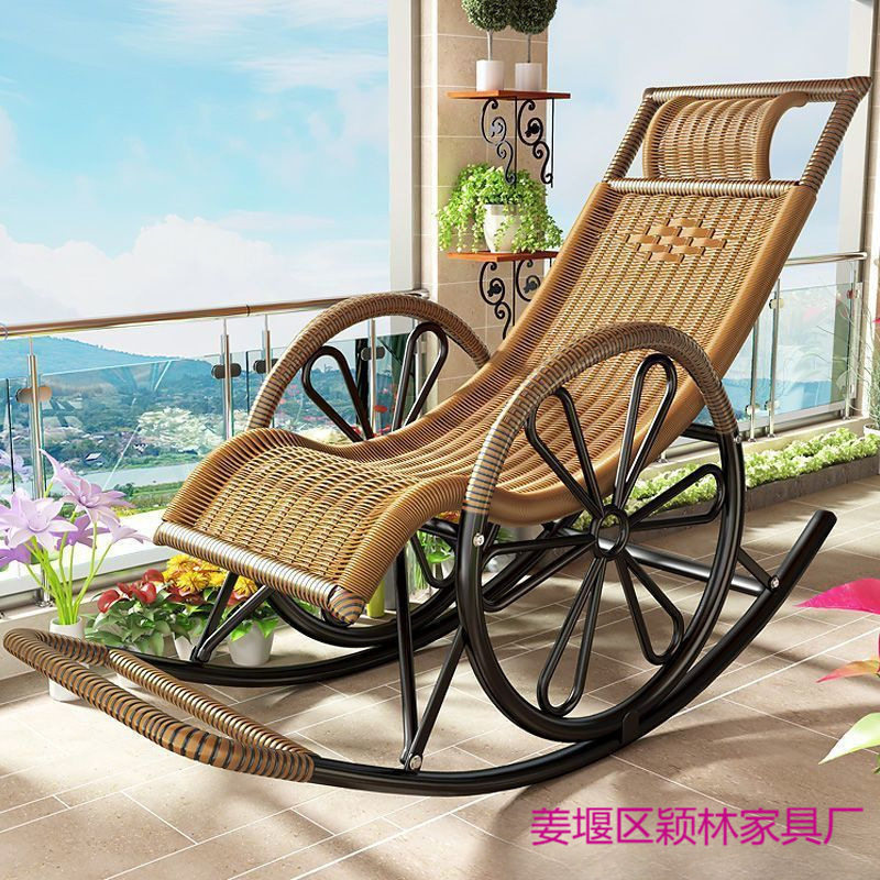 成人老人逍遥摇椅阳台午睡