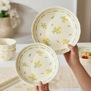 景德镇新款高颜值碗碟釉下彩陶瓷饭盘乔迁送礼餐具春意萌鱼盘单盘