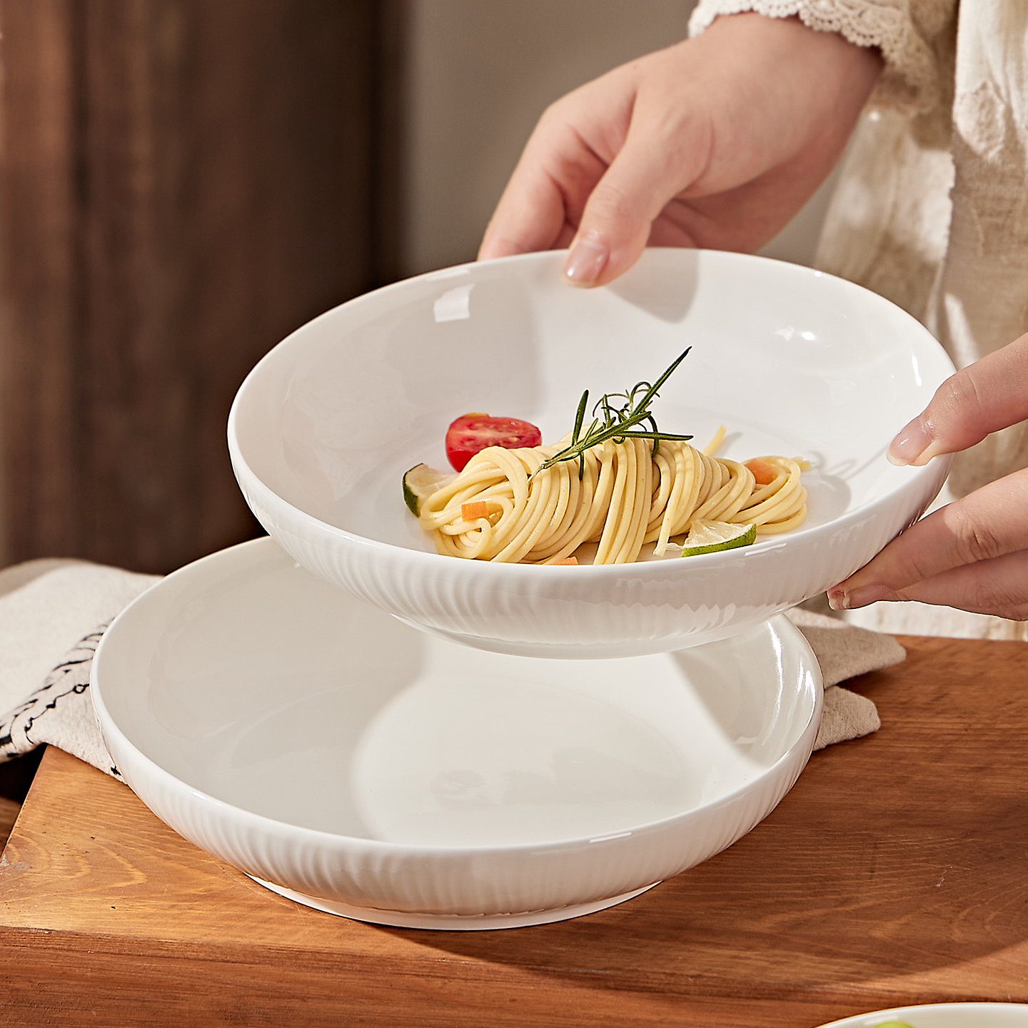 景德镇釉下彩纯白陶瓷深盘家用意面沙拉碗浮雕纹理餐具菜饭盘鱼盘