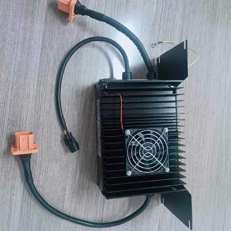 宝骏E100电h动汽车充电器宝骏E100新款车载充电机锂电池充电器