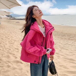 玫红色连帽拉链抽绳冲锋衣外套女春季 高级感外穿夹克上衣 2025新款