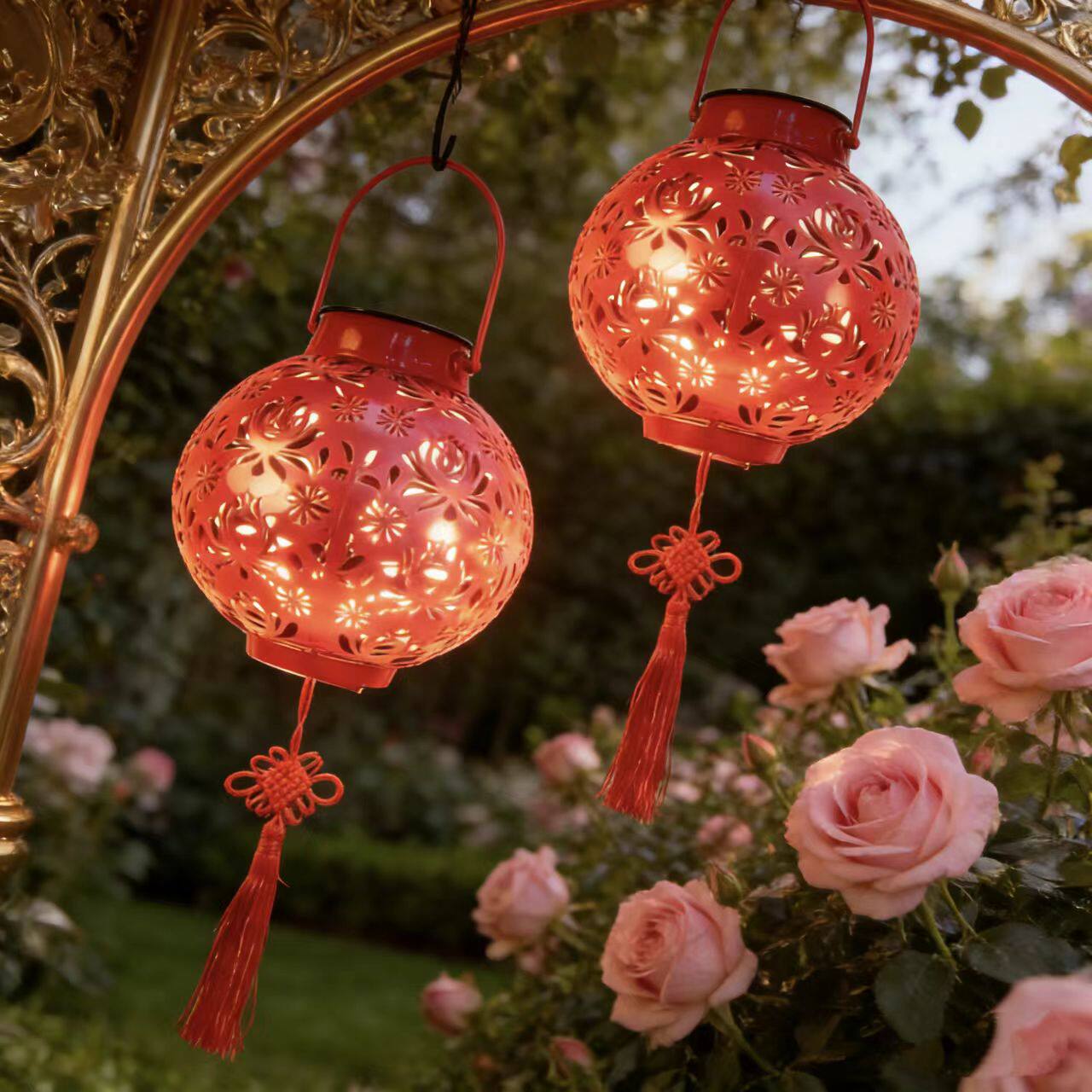 太阳能铁艺镂空灯笼 花园装饰投影灯 自动亮挂灯 阳台围墙节日灯