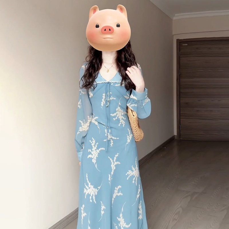 2024新款茶歇法式蓝色碎花长袖连衣裙子女早P秋小个子气质雪纺长