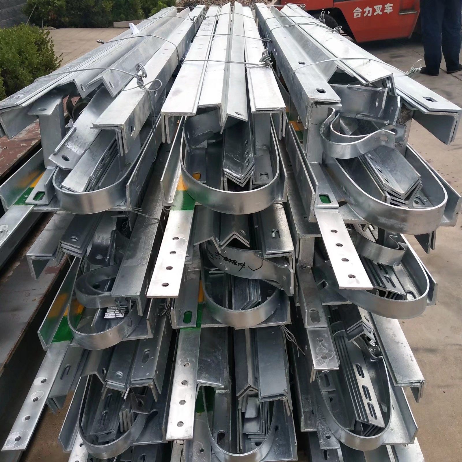 电力金具变压器台架 二线至八线角钢担 电力横担 厂家直销L,橡塑材料及制品,其他塑料制品,淘宝优惠券,粉丝福利购,淘宝优惠卷