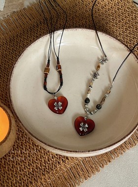 坠入美拉德！琥珀色爱心吊坠项炼女秋冬气质复古长款毛衣炼高级感