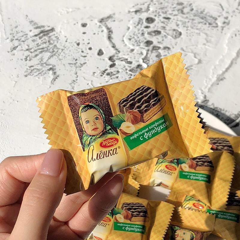 俄罗斯进口爱莲巧巧克力威化饼干榛子榛仁大头娃娃牛奶零食250g