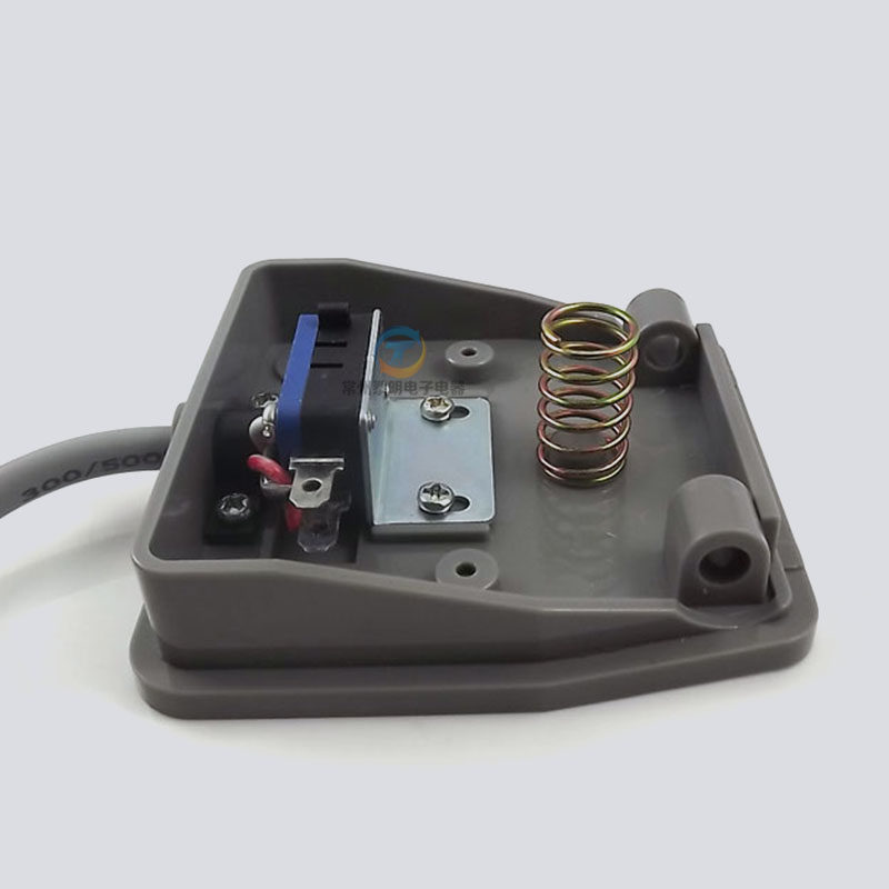 昌得脚踏开关点动电源踏板控制器CFS-201踩脚式自复位带线2米脚控