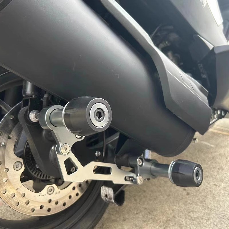 适用钱江鸿250ADV改u装排气管防摔棒保护杆车身保护球防护配件