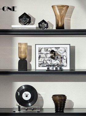 轻奢风客厅e展示开放柜大平层玻璃饰品酒店样板间高级软装搭配摆