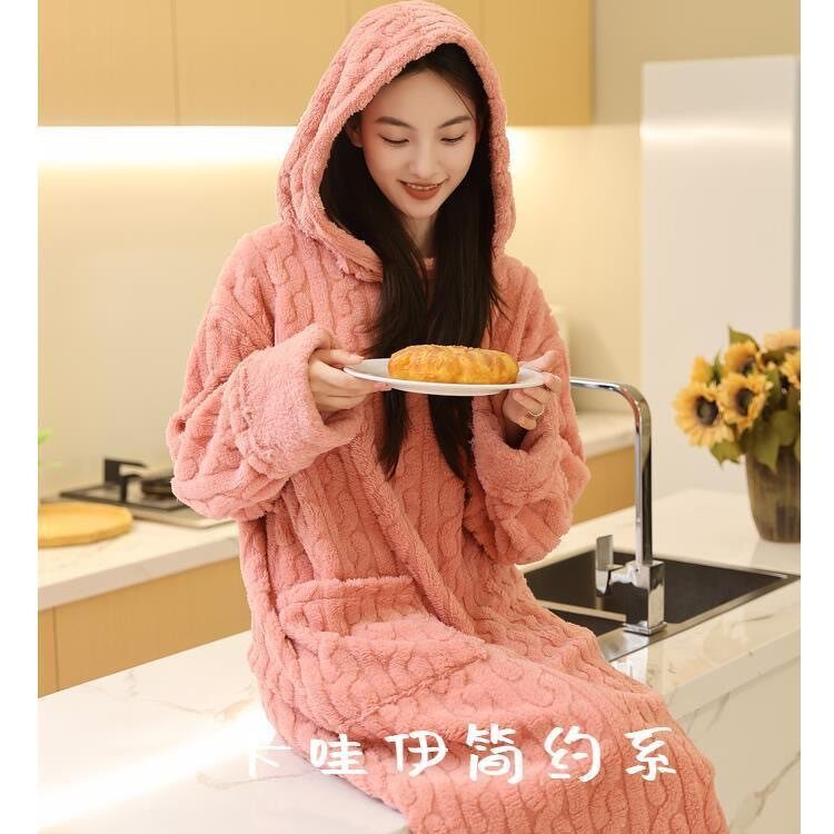 睡衣女冬季法兰绒睡裙秋冬保暖中长款带帽子可爱加厚睡袍浴袍