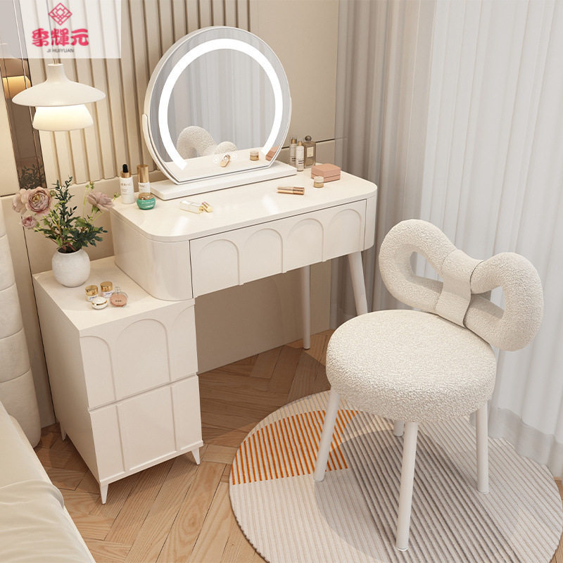 简约奶油风梳妆台收纳镜一体