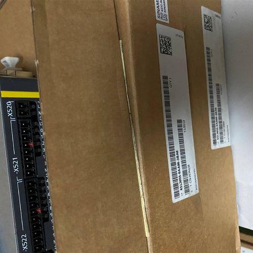 可编程控制器6SL3055-0AAA00-5BA3伺服驱动模块实物拍摄