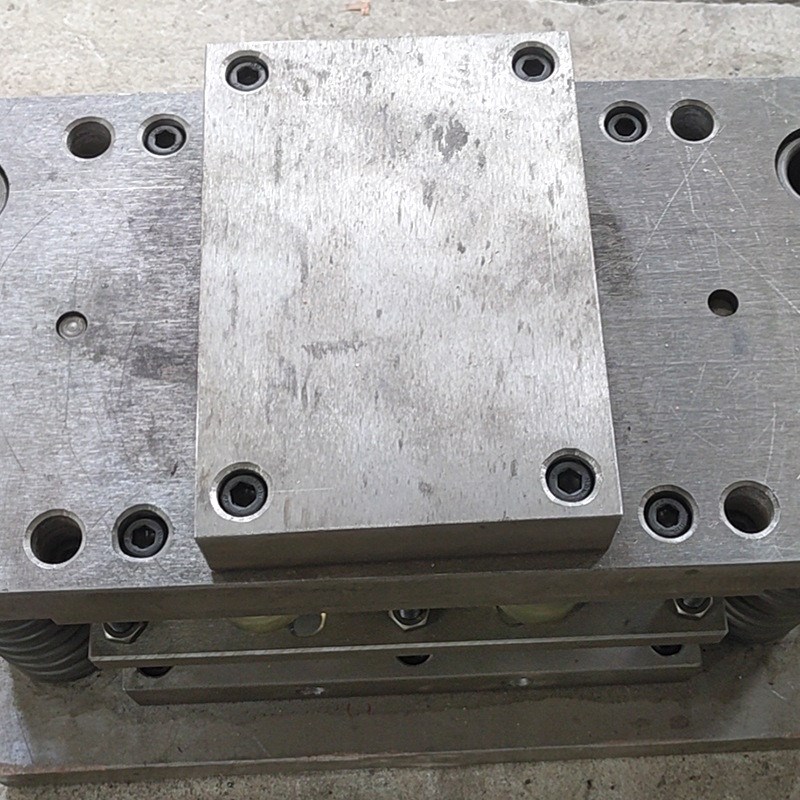 直供五金冲压模具m 冲孔折弯拉伸等五金模具价格优惠质量