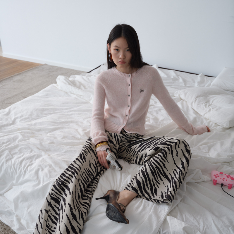 【小竹马胶囊】AVVENN竹马绣花点缀花边细节毛衫AK12801567