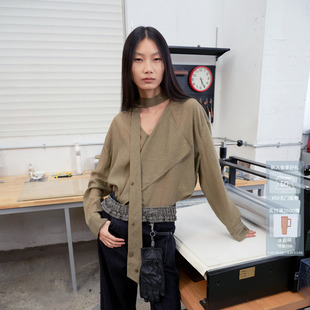 AVVENN透肤感钉珠飘带涉及木耳边格纹宽松衬衫 AK10902685