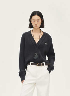 AVVENN刺绣logo肩部立体宽松V领针织衫AL92801580