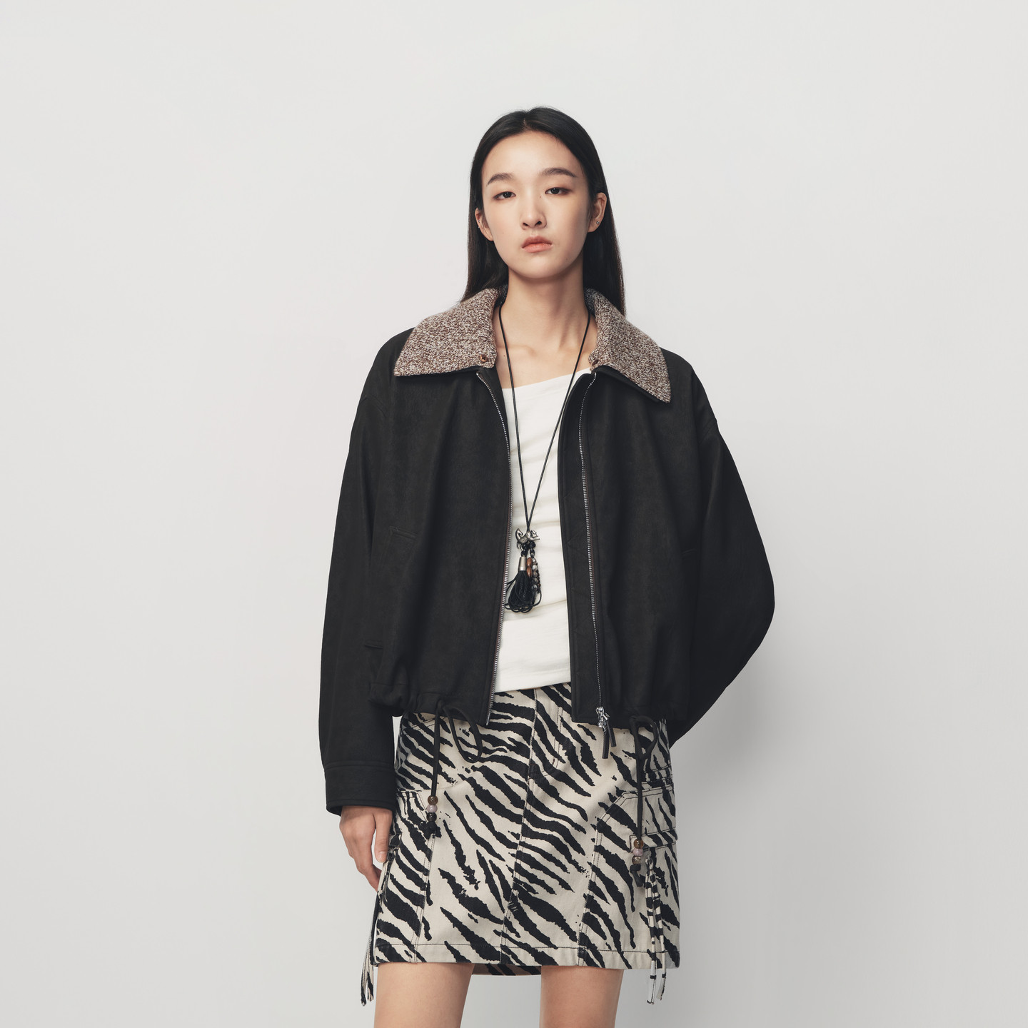 AVVENN拼接毛织领结构撞色细节下摆抽绳短夹克外套AK10105548