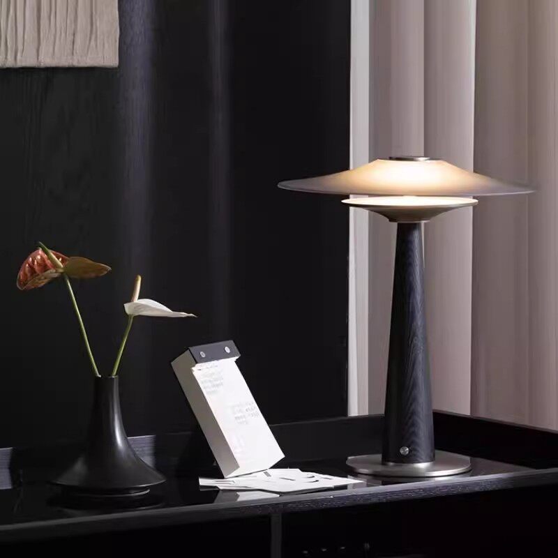 现代轻奢台灯北欧设计师卧室床头灯玻璃创意高级感客厅桌面装饰灯