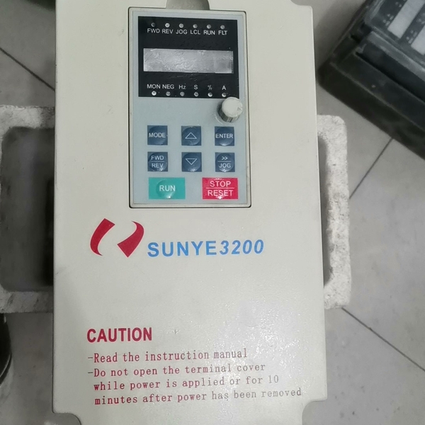 日业3.7kw变频器，SY3200-G3R7【议价】