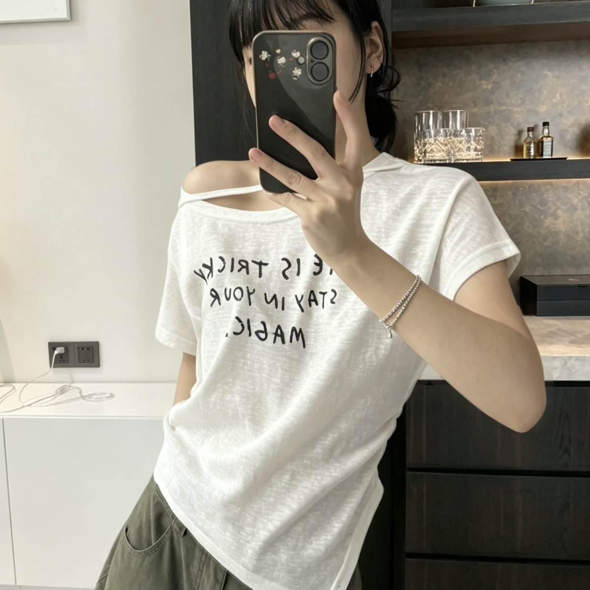 meet up studio-规则显瘦领口结构设计短袖T小衫(含57棉料)51360