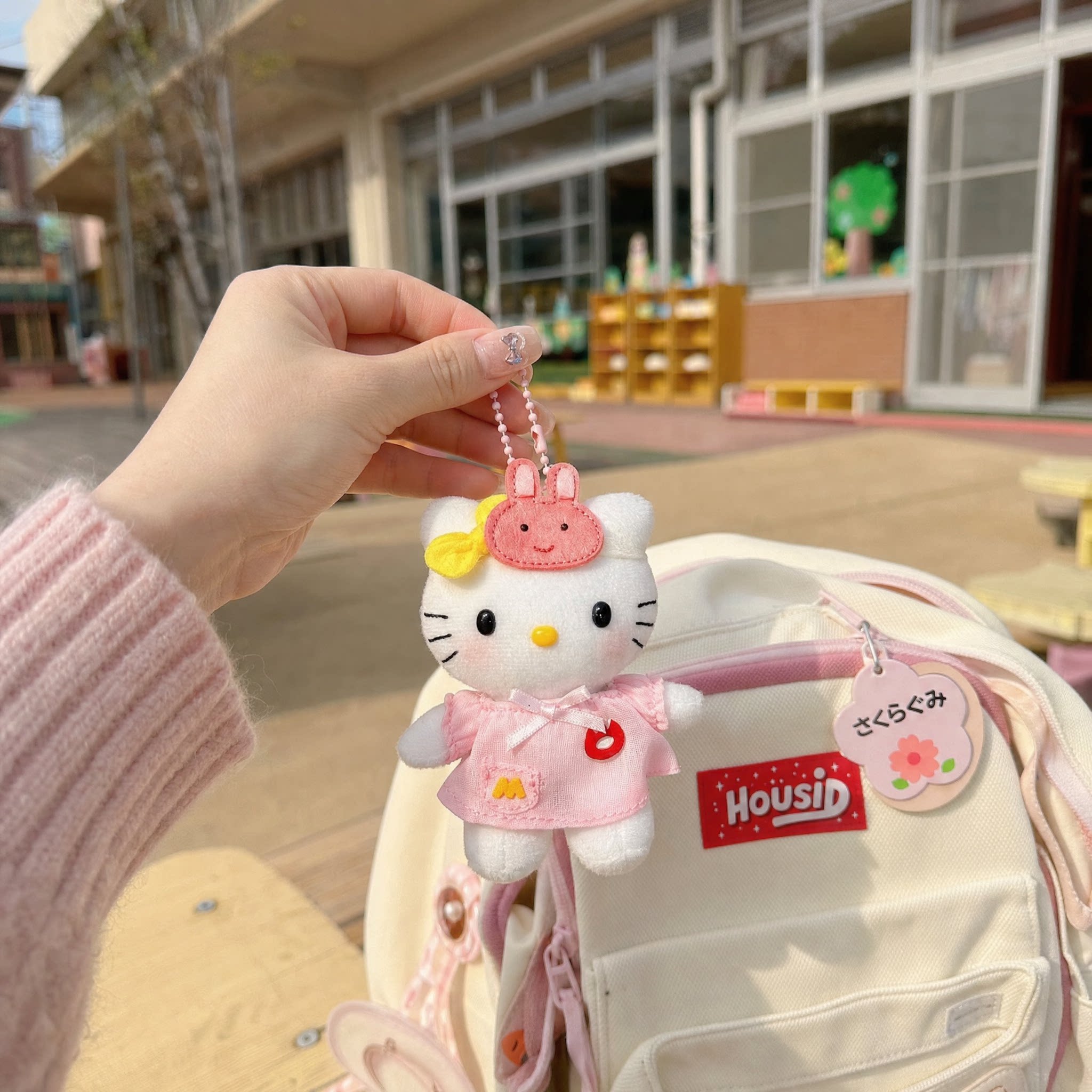 幼稚园kitty毛绒包挂件粉色