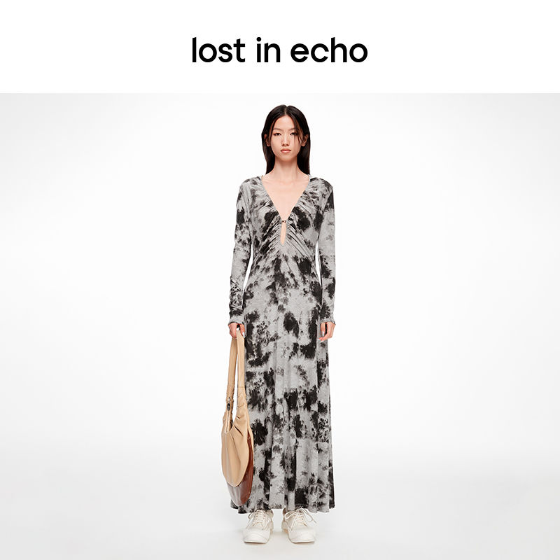 lost in echo2024春夏新款度假高级连帽修身镂空褶皱长款连衣裙子 女装/女士精品 连衣裙 原图主图