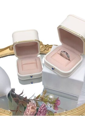 堡SHI龙款求婚戒指盒高级感y钻戒盒子喷油金边框暗扣珠宝包装盒子