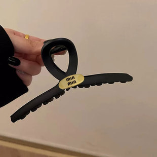 新款时尚极简风黑金系抓夹磨砂发夹夏季盘发鲨鱼夹发饰头饰后脑勺