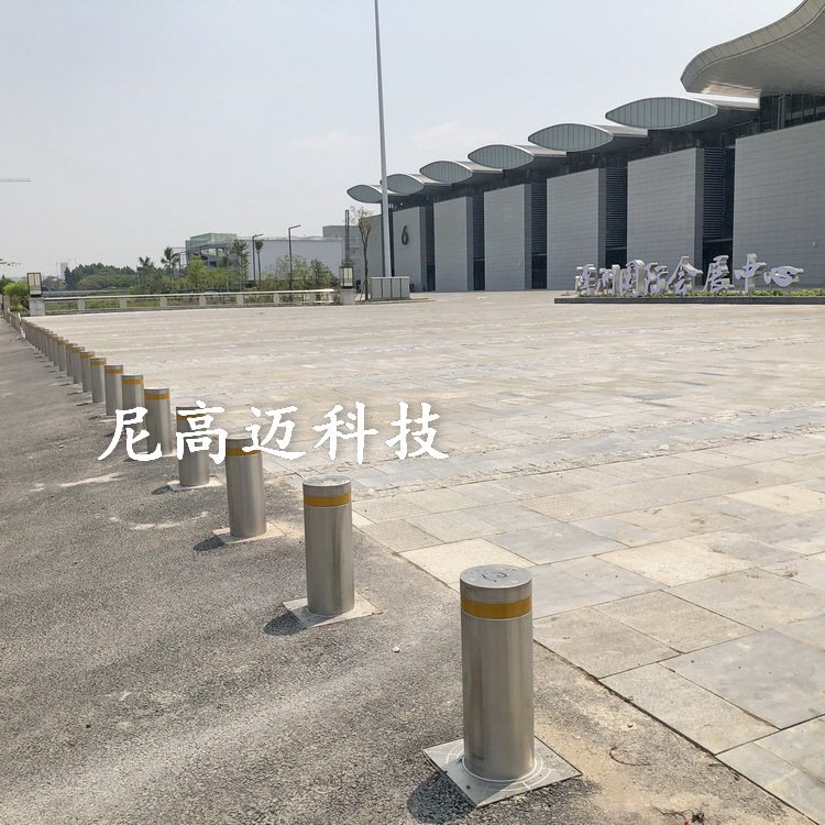 供应液压自动升降车档潭州会展中心周边道路隔离防撞柱不锈钢路桩