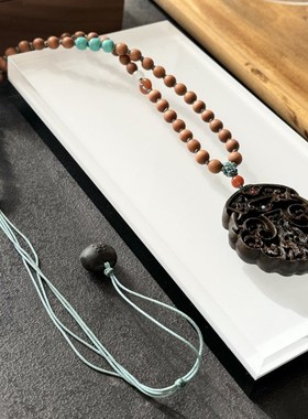 极速沉香同心锁项链搭配老山檀z南红平安扣和田玉菱镁矿沉香小福