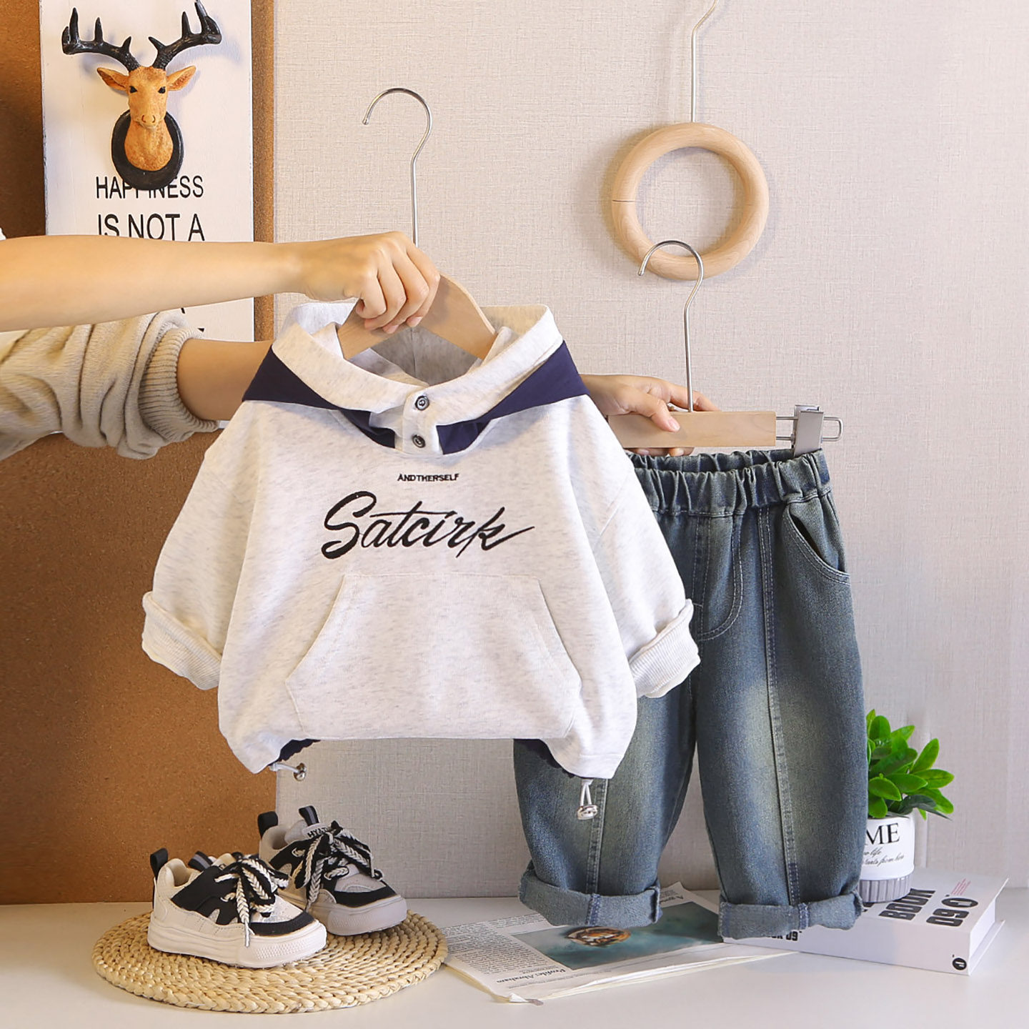 男童连帽卫衣套装2026新款字母帽衫春秋款休闲宝宝韩系穿搭两件套