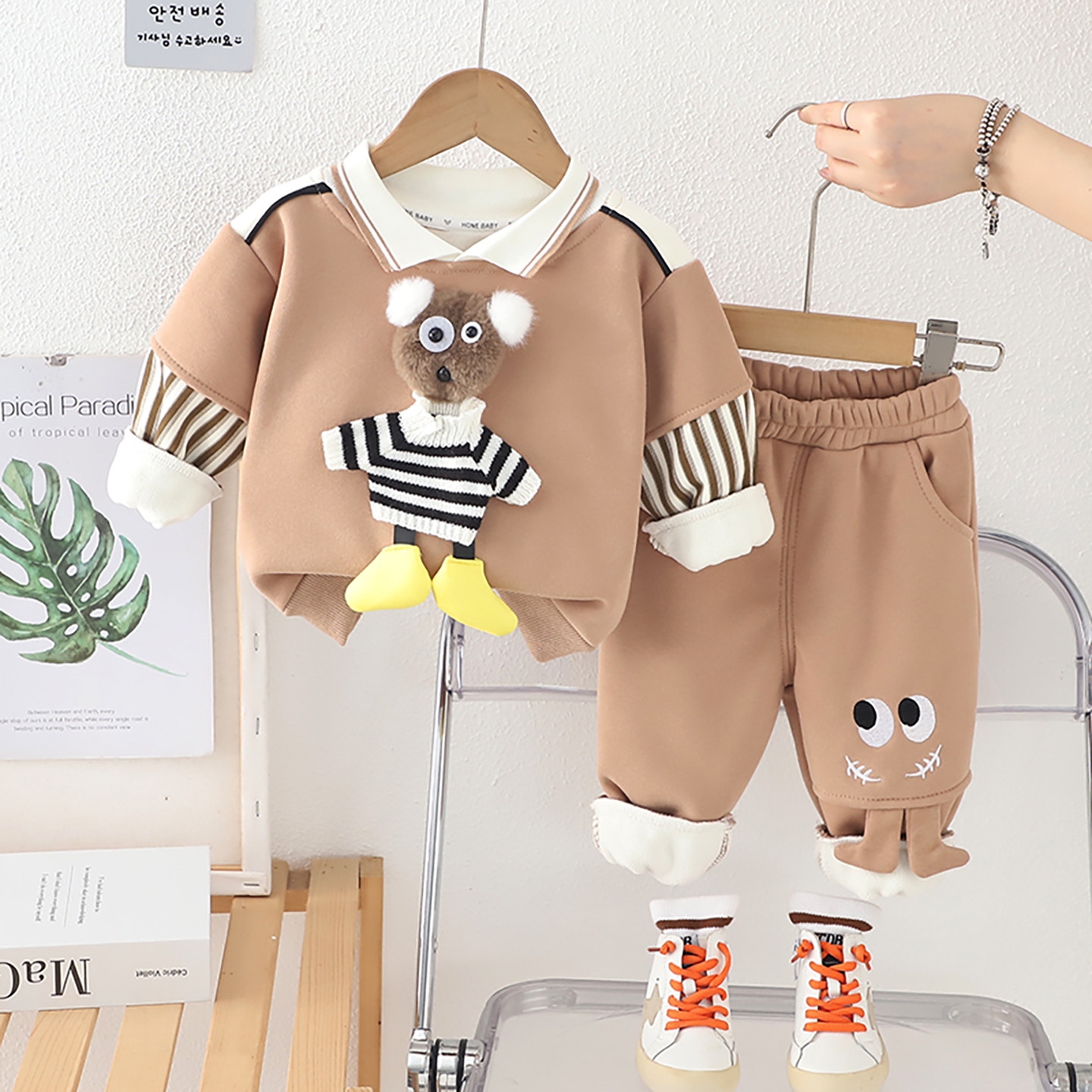 男童卡通翻领卫衣薄绒套装春秋款洋气宝宝加绒保暖小熊衣服两件套