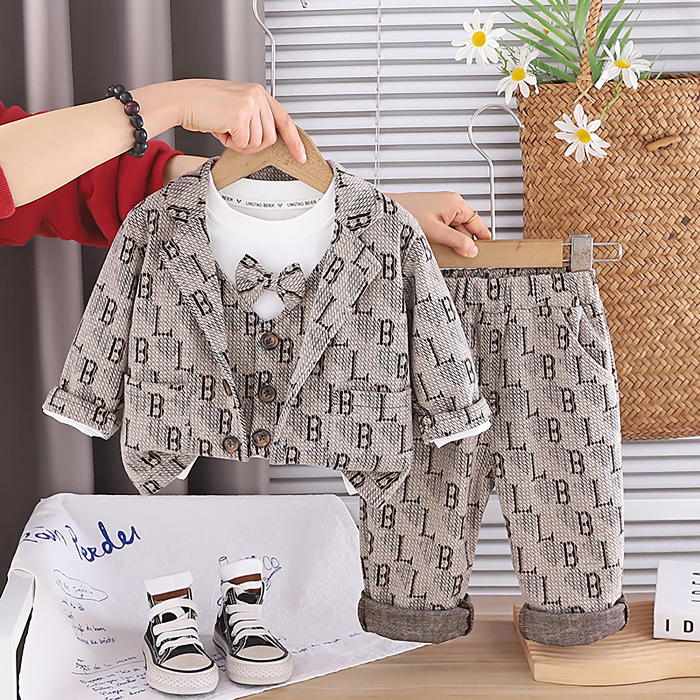 英伦风男童春秋西装套装3件套宝宝洋气帅气格纹字母印花外套套装