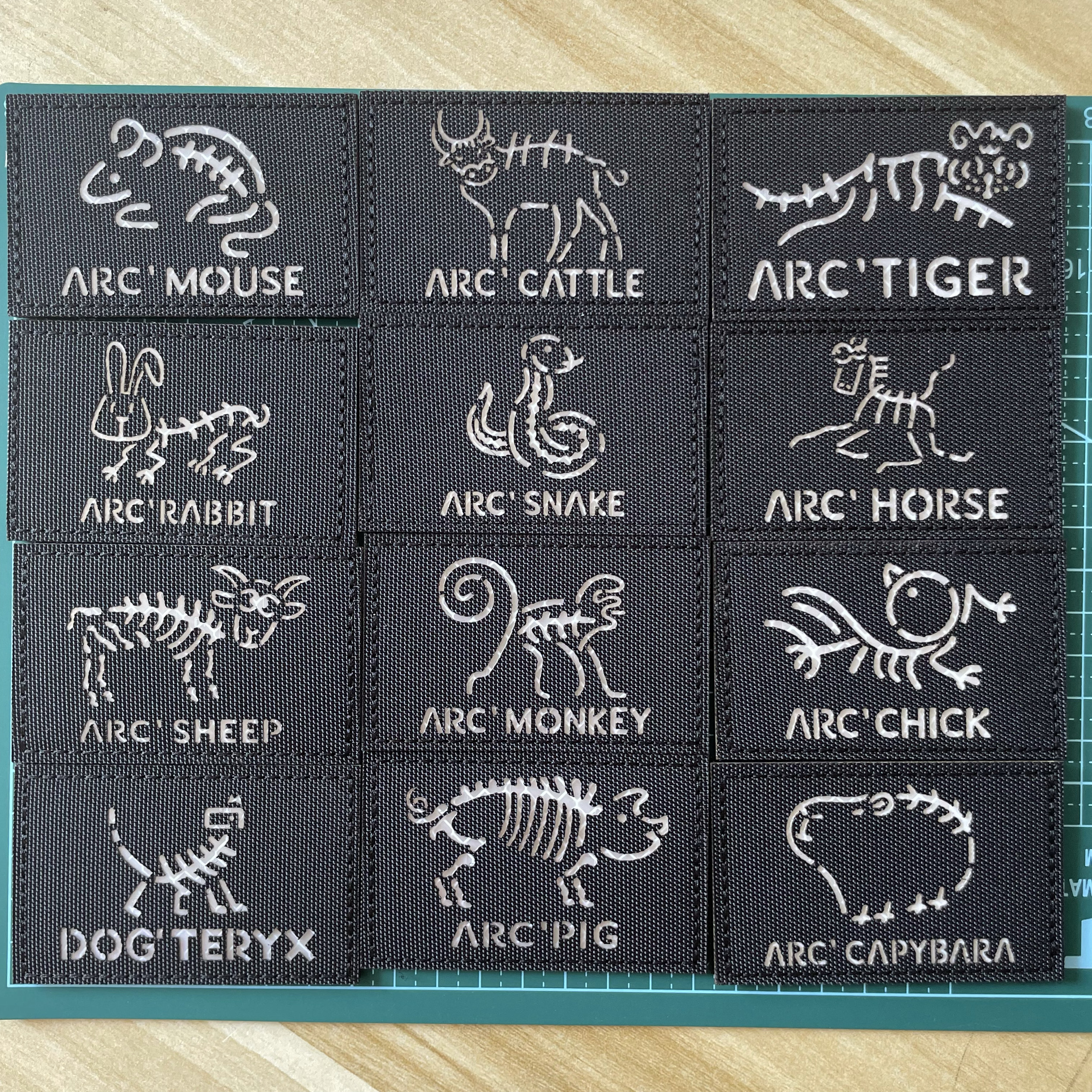 激光雕刻反光魔术贴切割版士气章骷髅军鸟风格生肖徽章创意版包贴