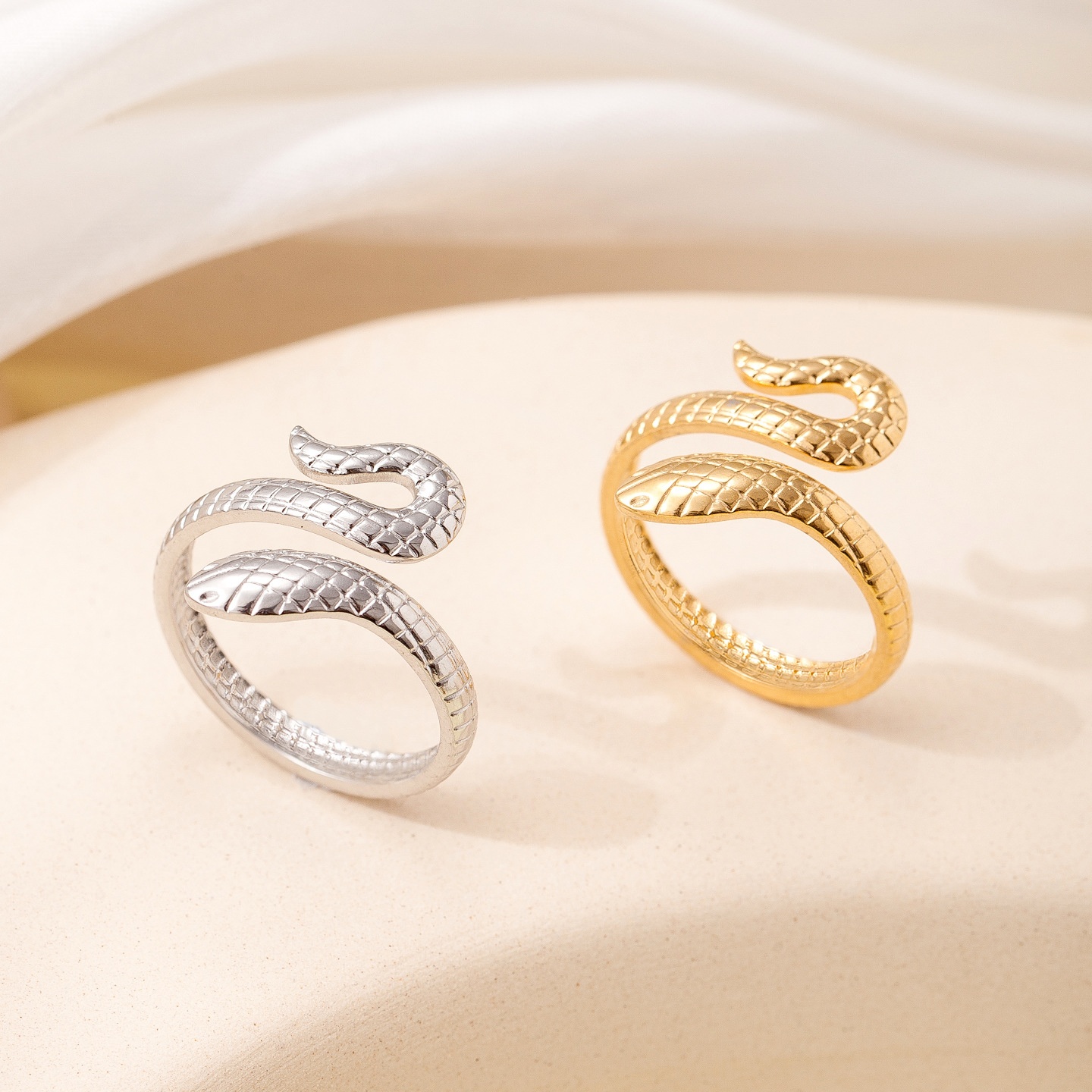 欧美冷淡风环绕蛇形钛钢不掉色戒指女冷酷潮款个性小蛇指环手