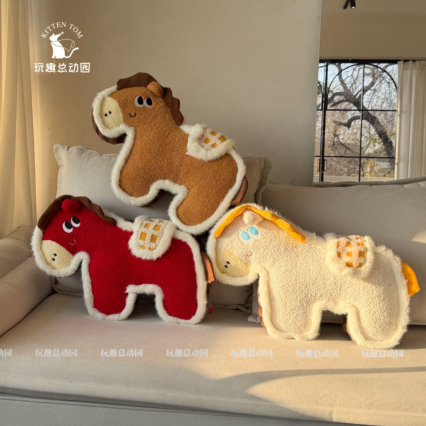 新年小马抱枕毛绒玩具卡通玩偶沙发靠枕午睡靠垫客厅装饰节日礼物