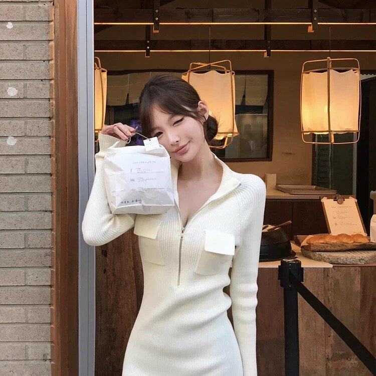 黑色裙子修身包臀御姐秋冬短裙女2026新款长袖打底内搭针织连衣裙