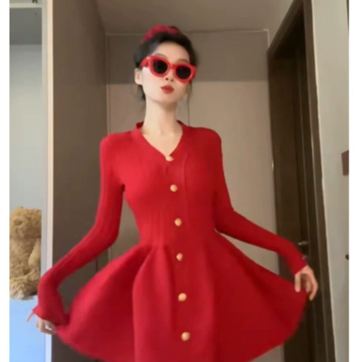 独特别致小裙子高级感超好看气质收腰针织蓬蓬连衣裙红色圣诞穿搭